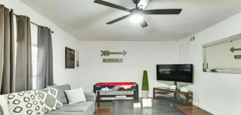 401 N Polk St - Photo 2 of 10