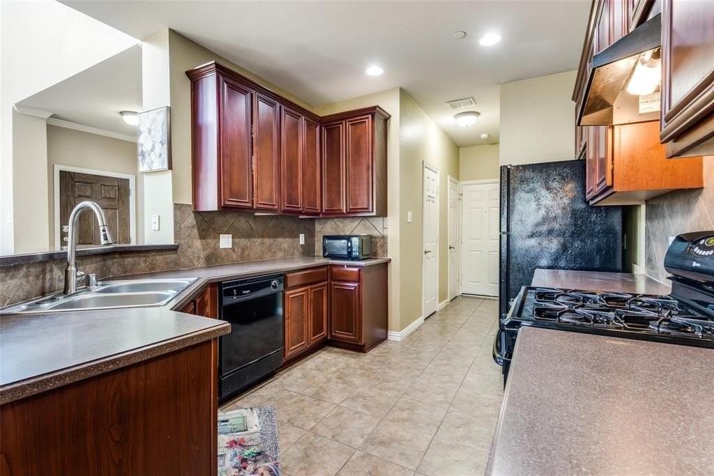8730 Manhattan Ave - Photo 5 of 12