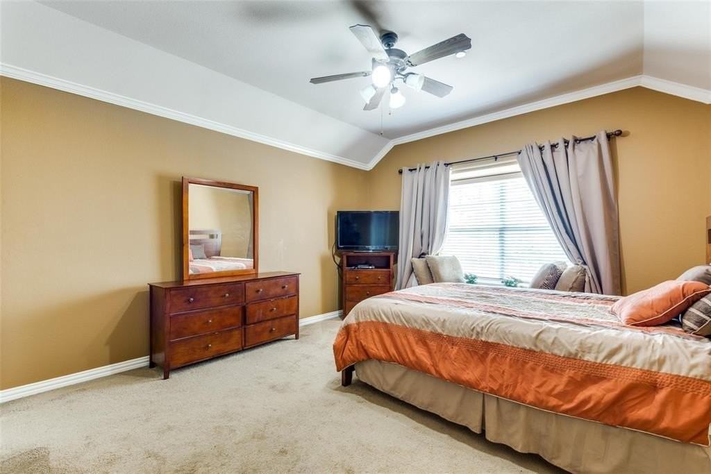 8730 Manhattan Ave - Photo 6 of 12