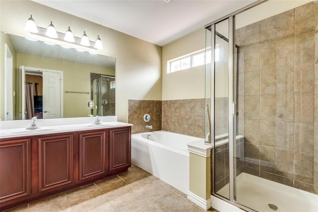 8730 Manhattan Ave - Photo 7 of 12