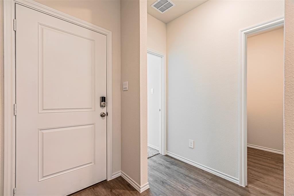 3401 Marie Dr - Photo 4 of 24