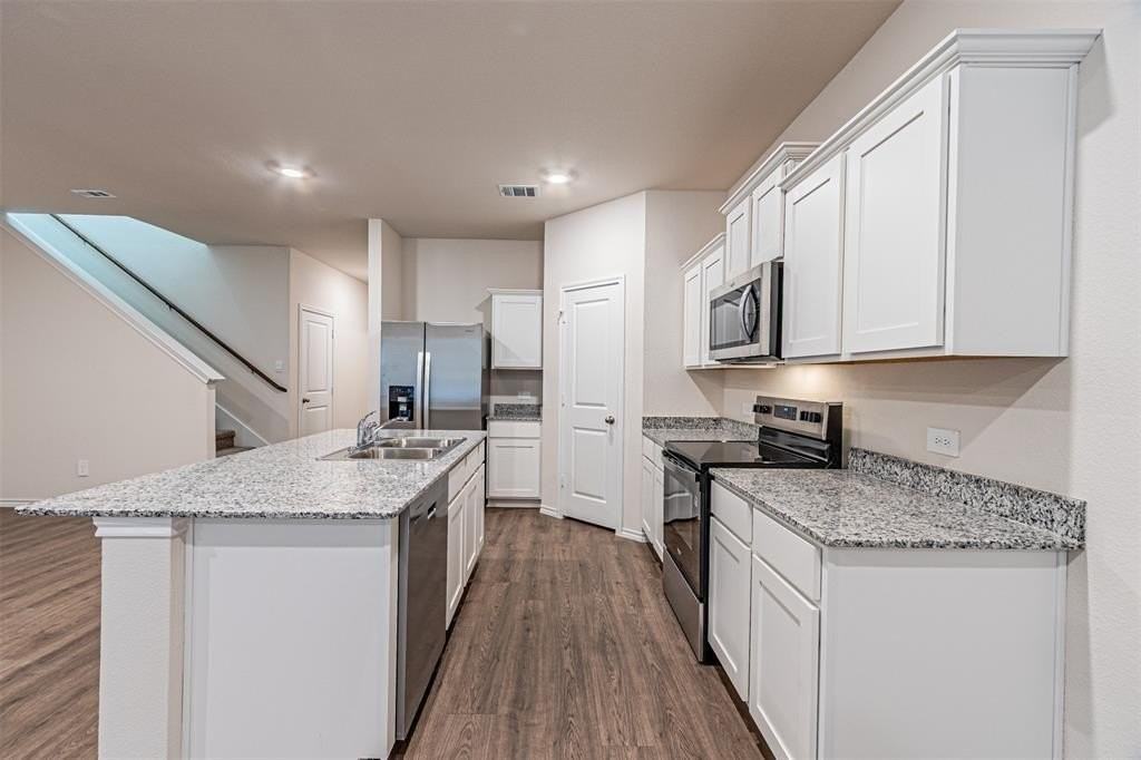 3401 Marie Dr - Photo 5 of 24