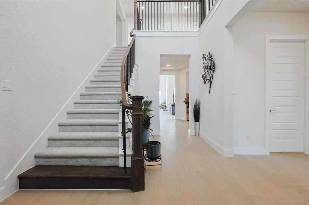 9316 Sandhills Dr - Photo 3 of 31