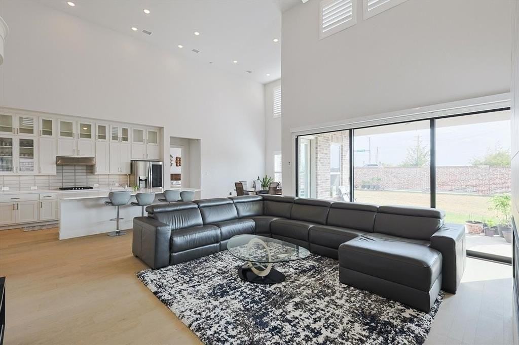 9316 Sandhills Dr - Photo 6 of 31