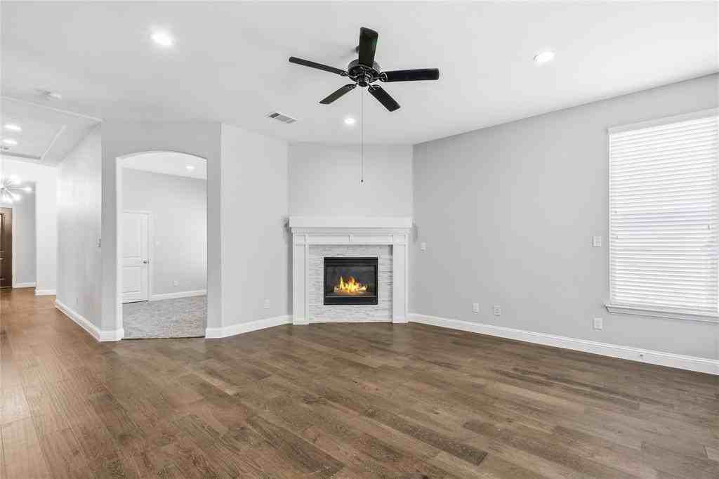 413 Allbright Rd - Photo 4 of 37