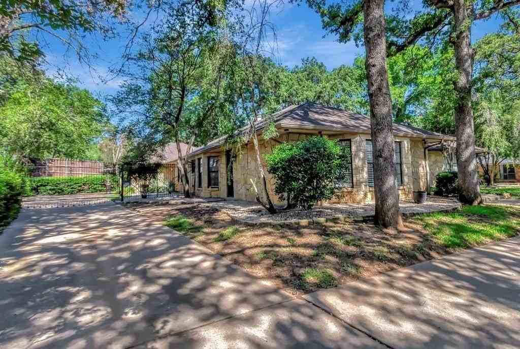 1132 Sunrise Drive - Photo 3 of 17