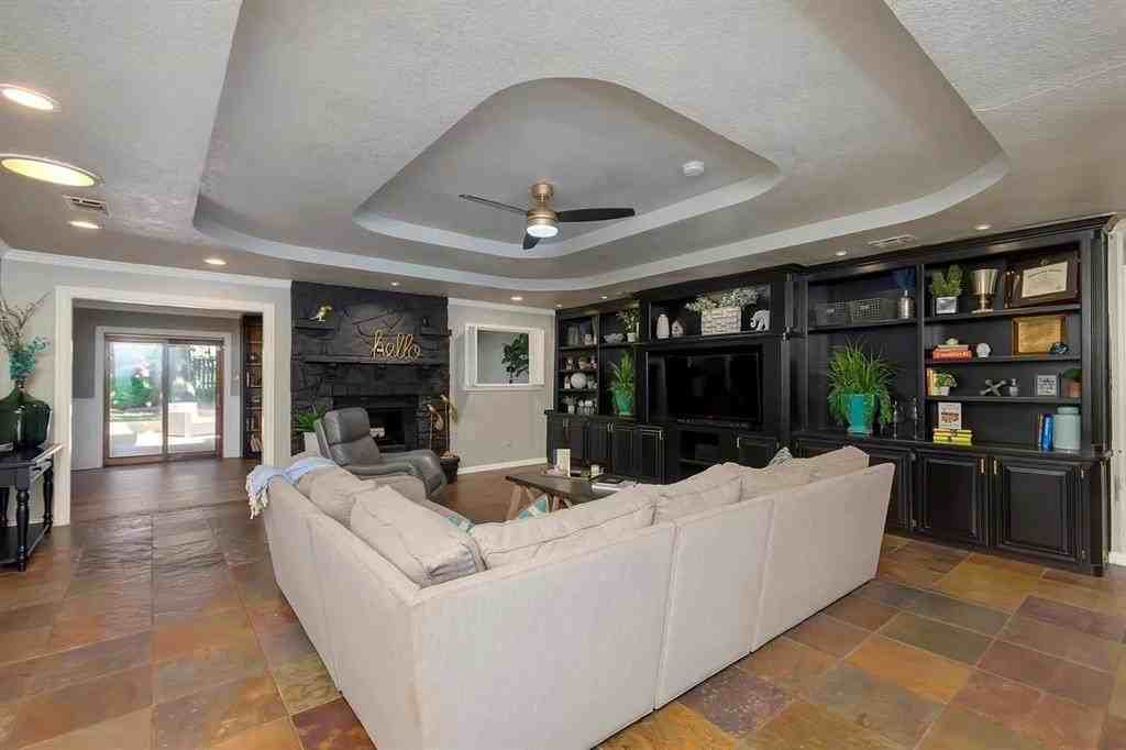 1132 Sunrise Drive - Photo 4 of 17