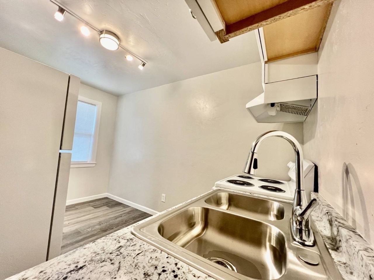 3500 Sw 29th Pl #4 - Photo 2 of 26