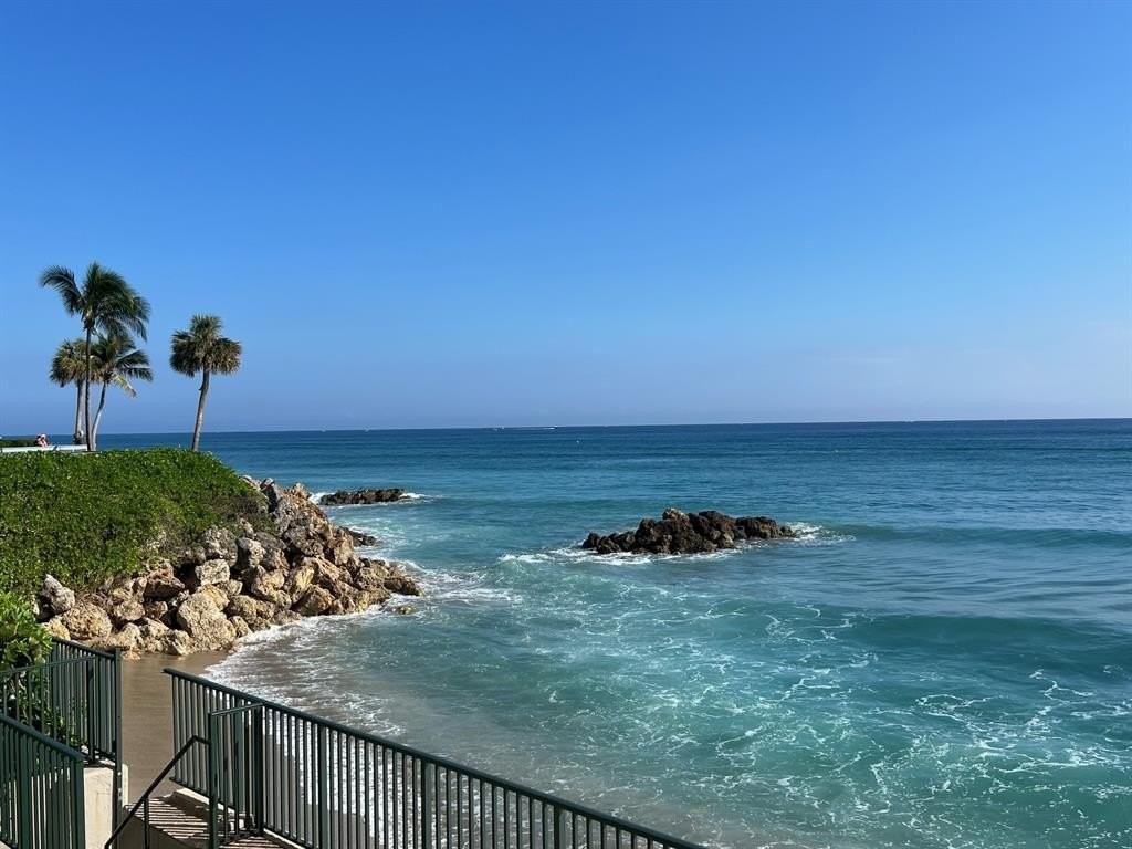 1239 Hillsboro Mile #109