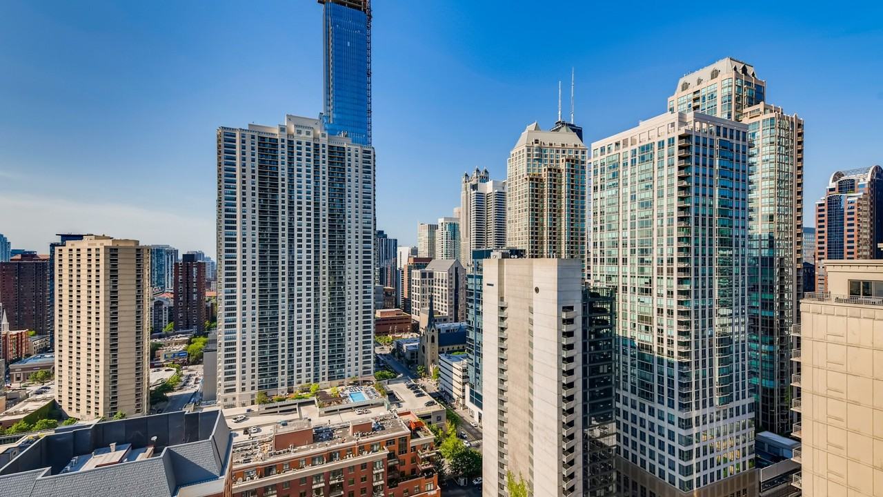 635 N Dearborn St - Photo 6 of 35