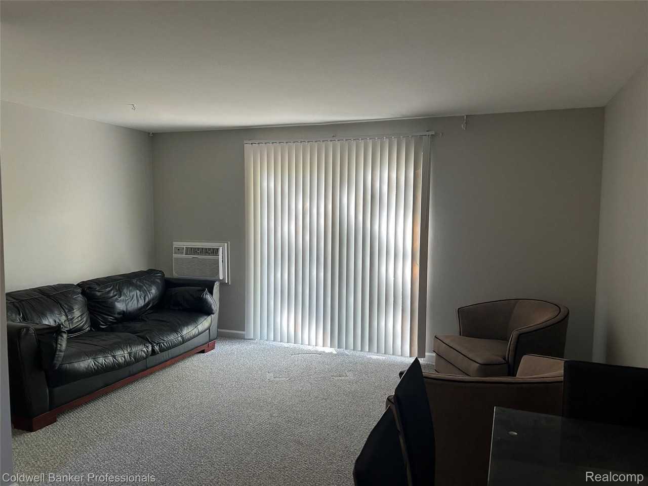 31831 Grand River Ave - Photo 5 of 15