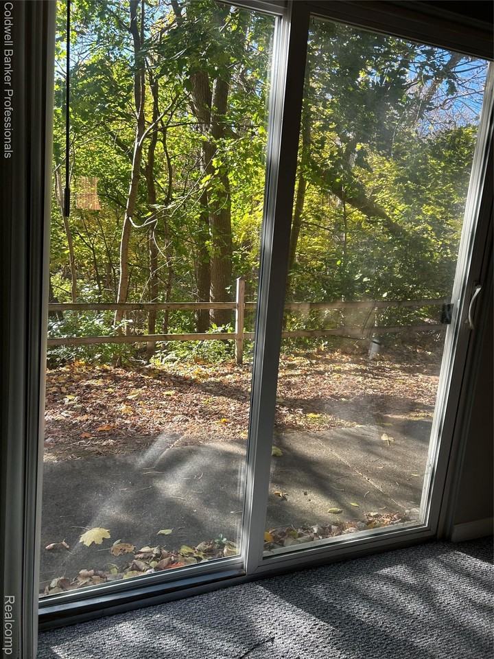 31831 Grand River Ave - Photo 6 of 15