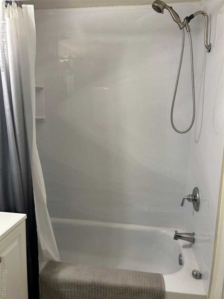 31831 Grand River Ave - Photo 7 of 15