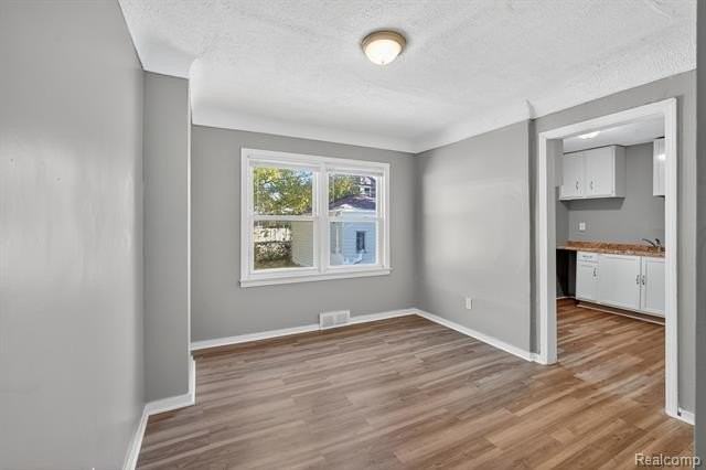 20216 Regent Drive - Photo 5 of 14