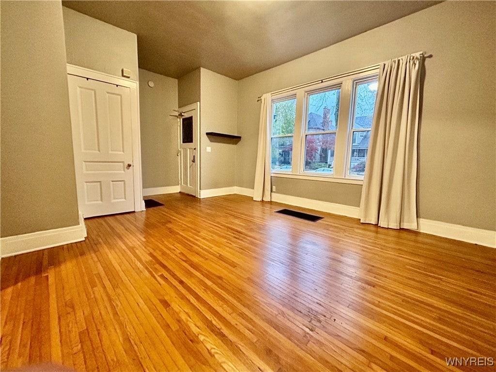 123 Highland Ave - Photo 2 of 10