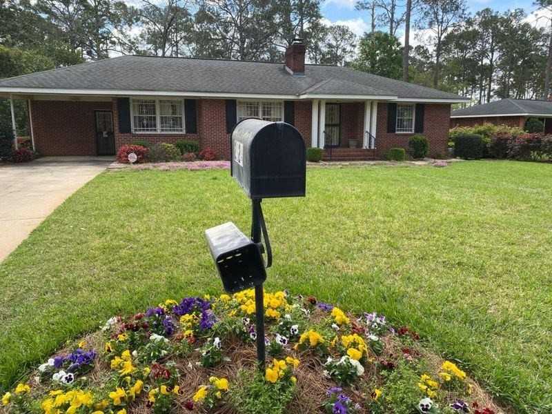 2124 Robinhood Rd - Photo 2 of 13