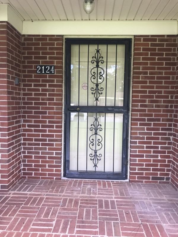 2124 Robinhood Rd - Photo 4 of 13