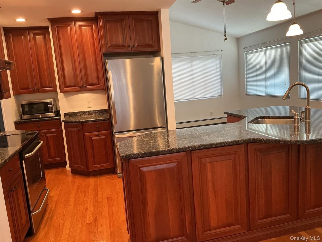 4 Hitchcock Ln - Photo 5 of 19