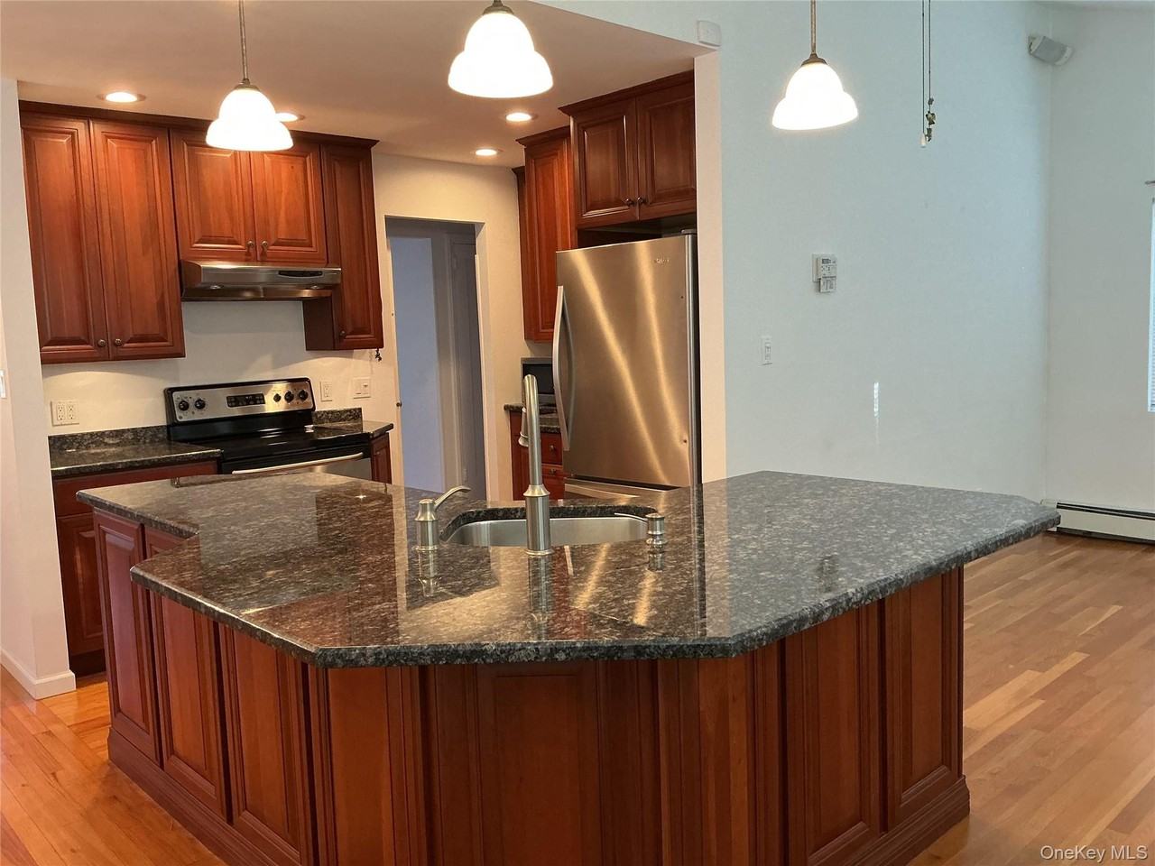 4 Hitchcock Ln - Photo 6 of 19