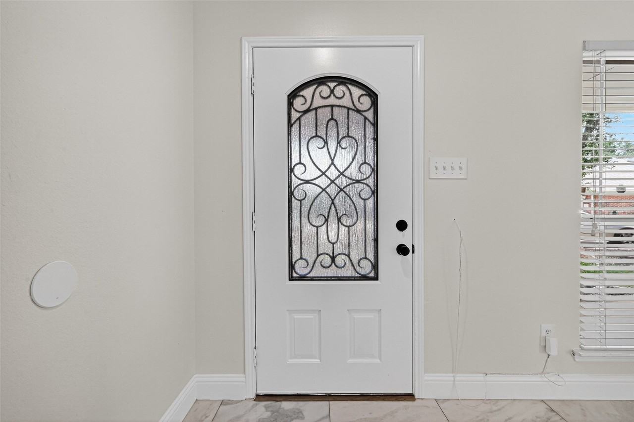 6654 Stonefort Ct - Photo 5 of 47