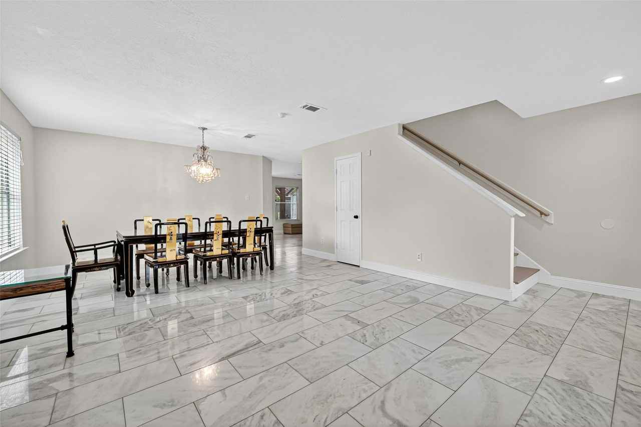 6654 Stonefort Ct - Photo 7 of 47