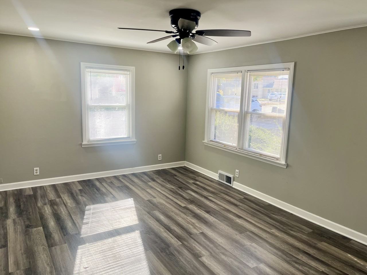 805 S Norbury Ave - Photo 3 of 12