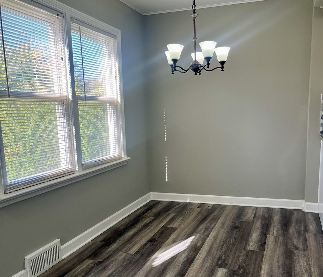 805 S Norbury Ave - Photo 4 of 12