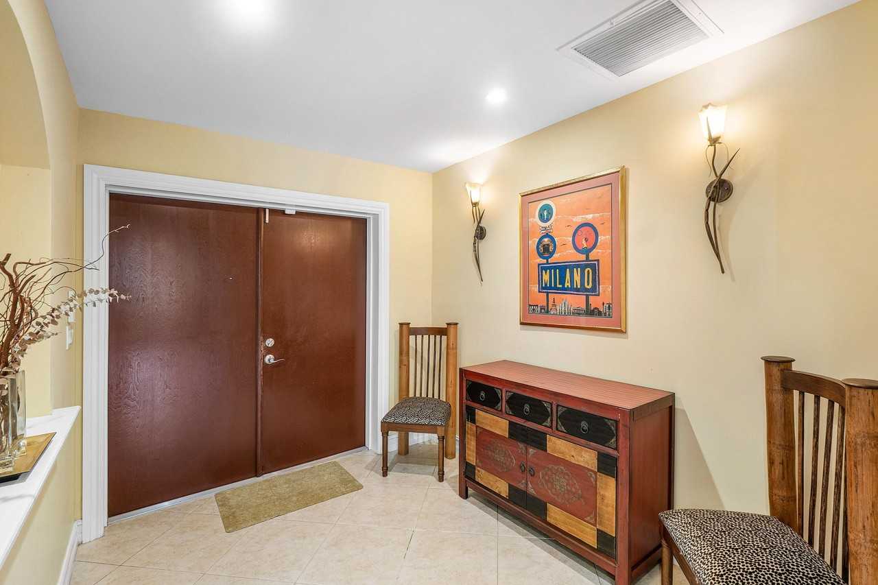 3509 Nw 26th Ct - Photo 3 of 33