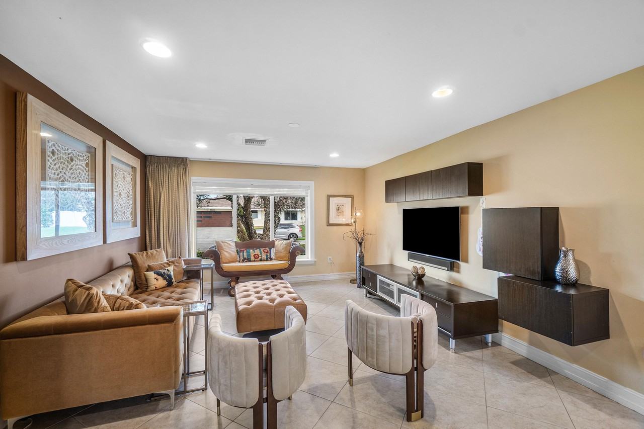 3509 Nw 26th Ct - Photo 6 of 33