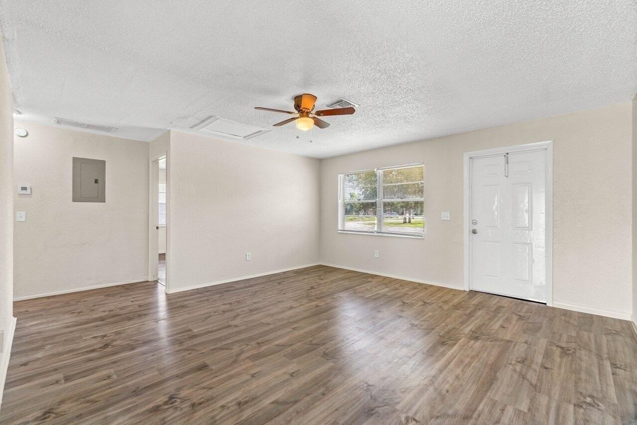 4781 Gulfstream Rd - Photo 4 of 20