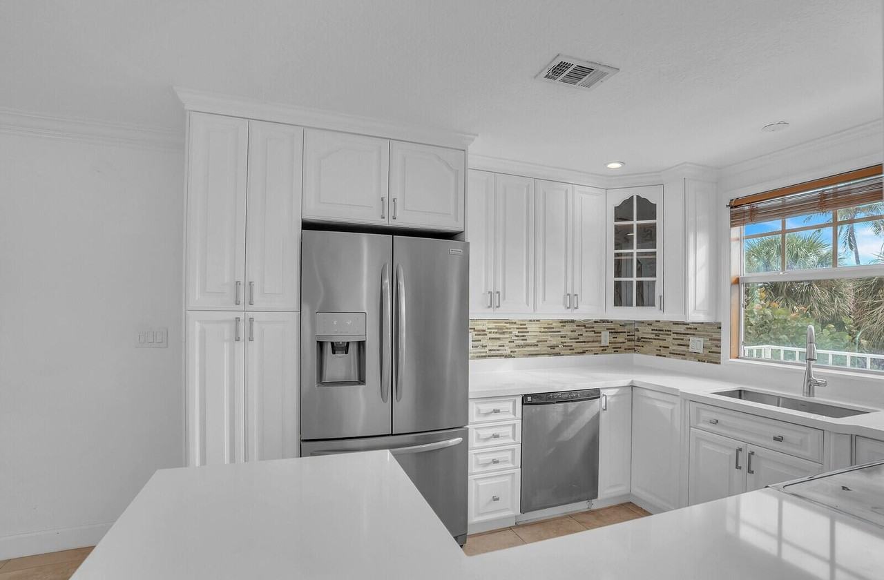 705 Mainsail Cir - Photo 4 of 50