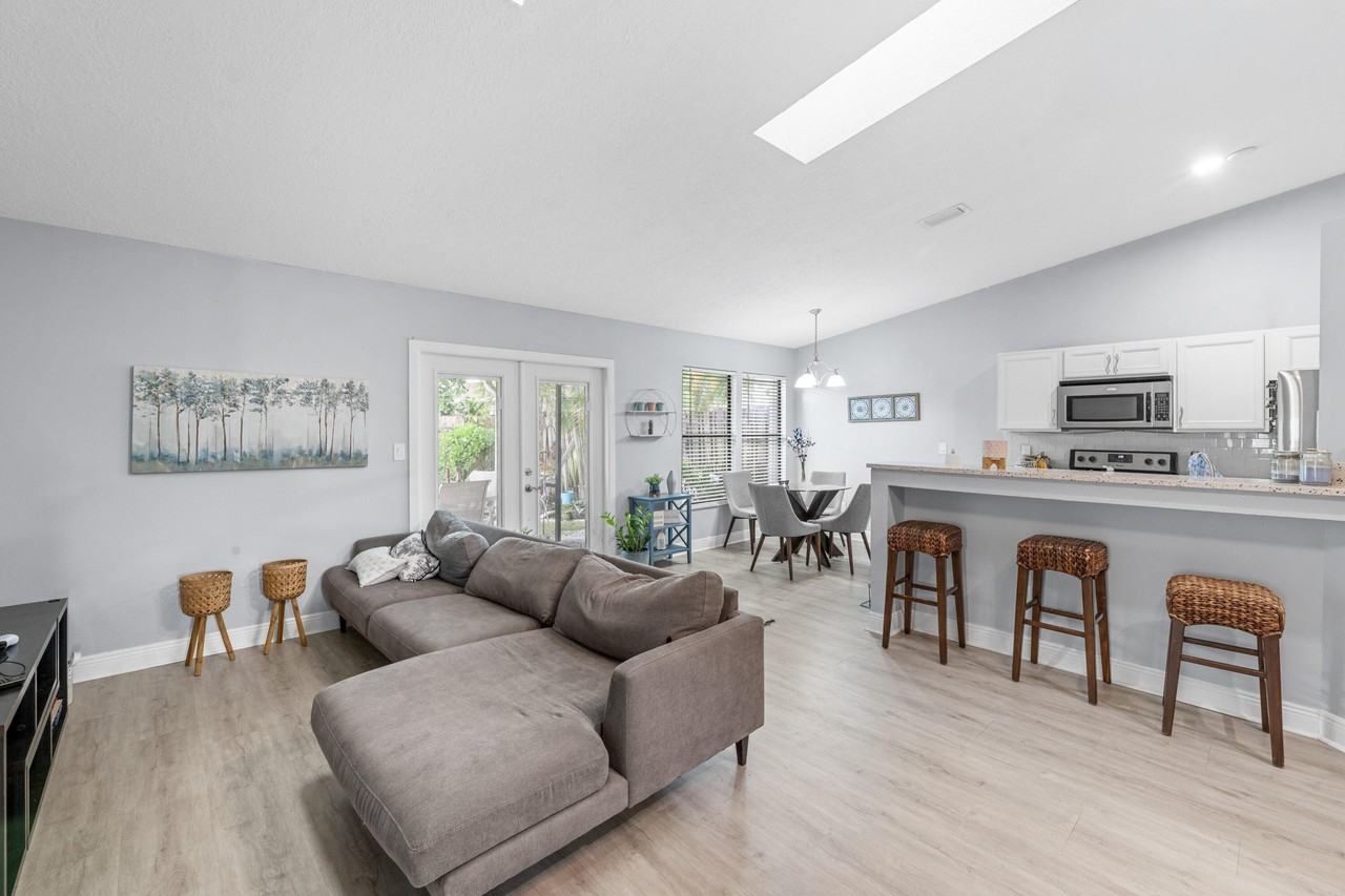 1599 Bayridge Pl - Photo 3 of 21