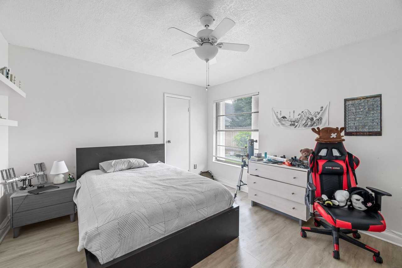 1599 Bayridge Pl - Photo 4 of 21