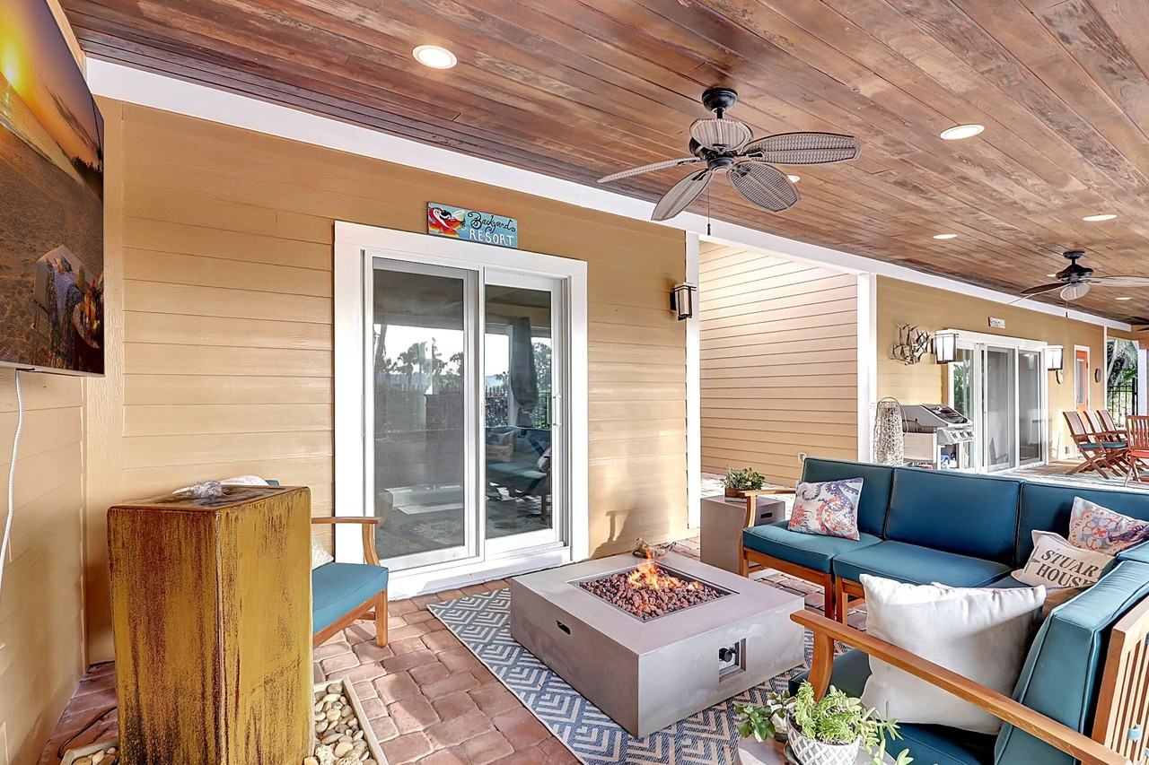 3271 Southeast Court Drive - Photo 3 of 50