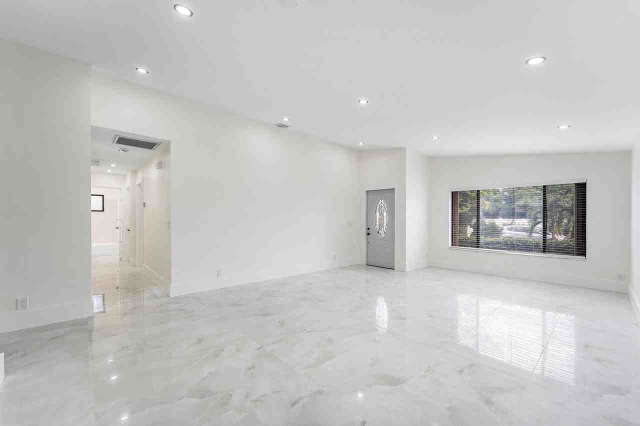 1531 Sw 102nd Ter - Photo 4 of 30