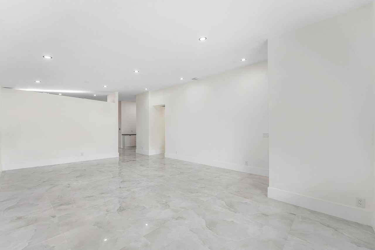 1531 Sw 102nd Ter - Photo 5 of 30