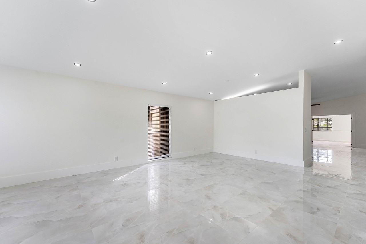 1531 Sw 102nd Ter - Photo 6 of 30