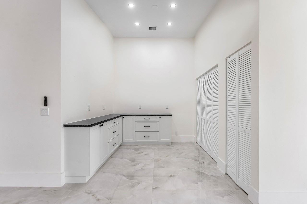 1531 Sw 102nd Ter - Photo 7 of 30