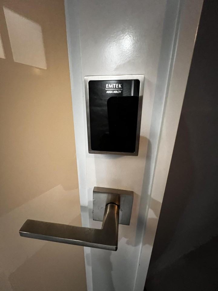 750 Nw 44th Ave - Photo 4 of 34