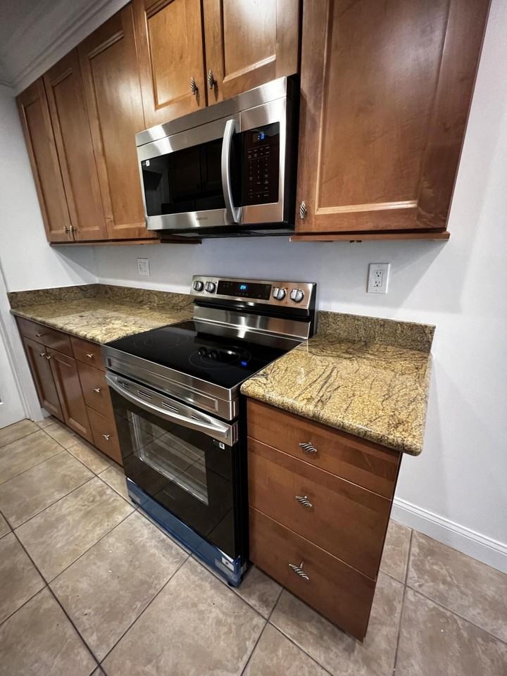 750 Nw 44th Ave - Photo 5 of 34