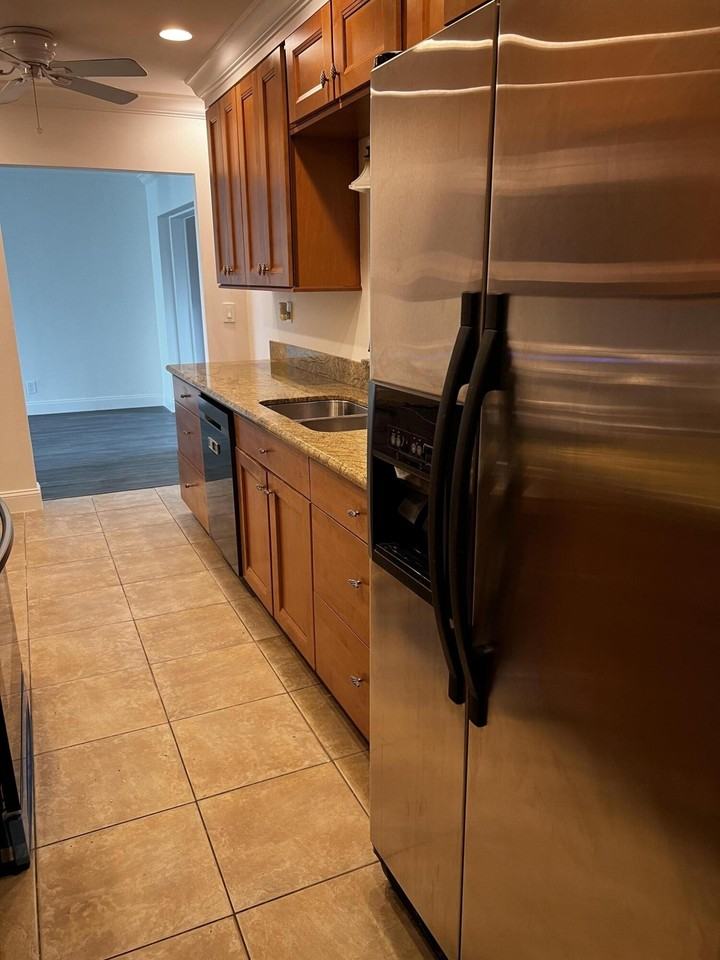 750 Nw 44th Ave - Photo 7 of 34