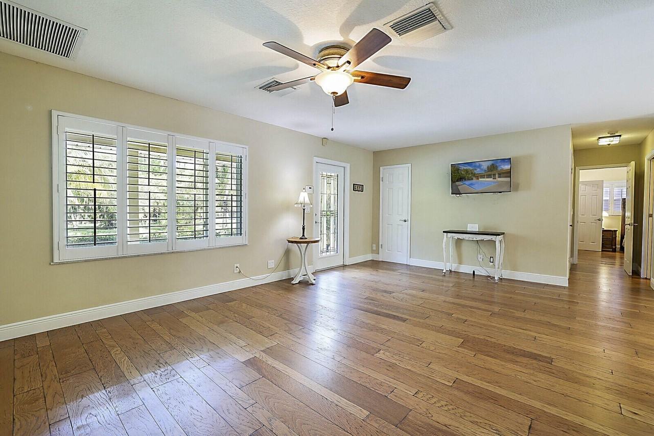 12812 Raymond Dr - Photo 3 of 43