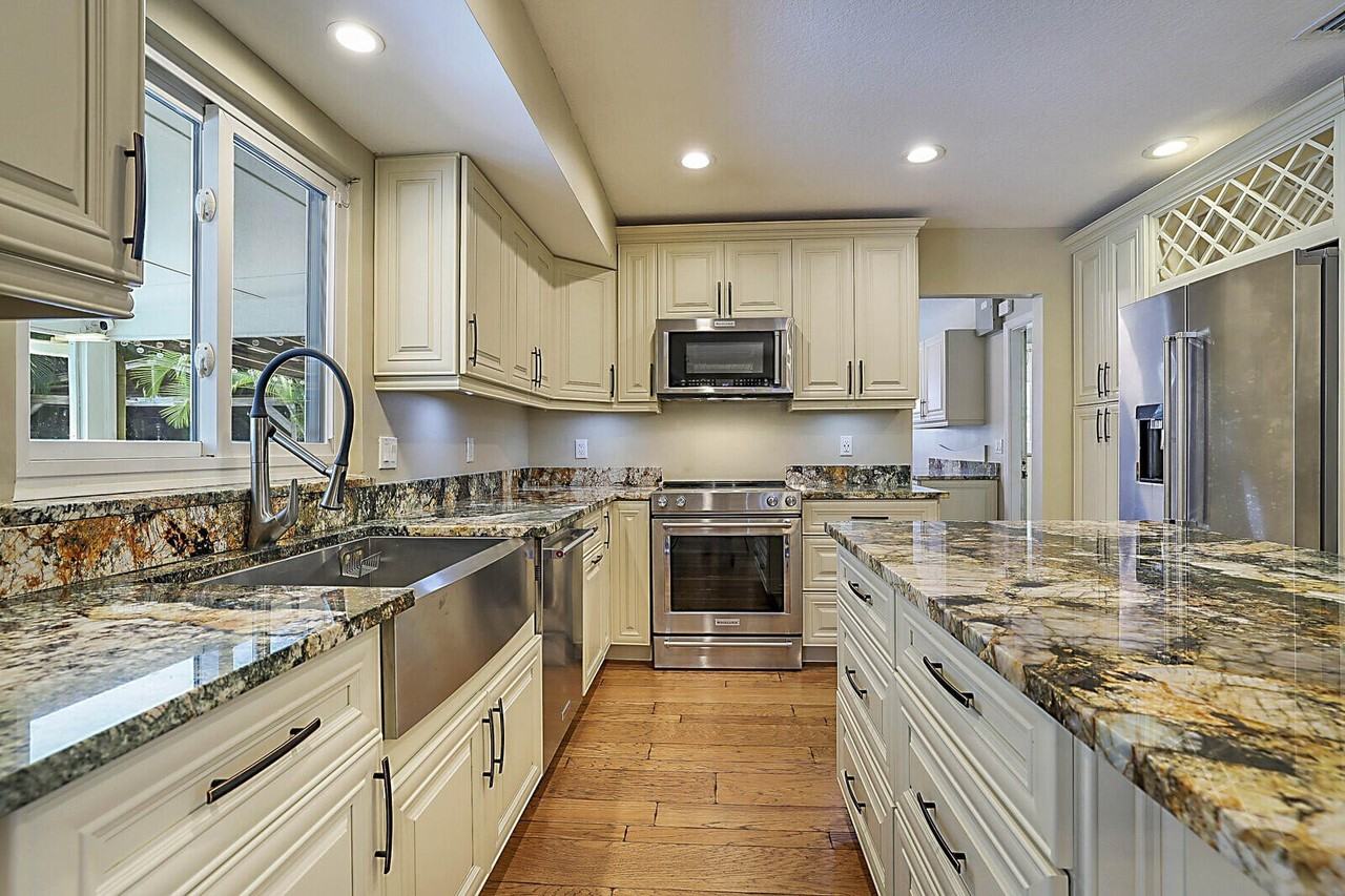 12812 Raymond Dr - Photo 7 of 43