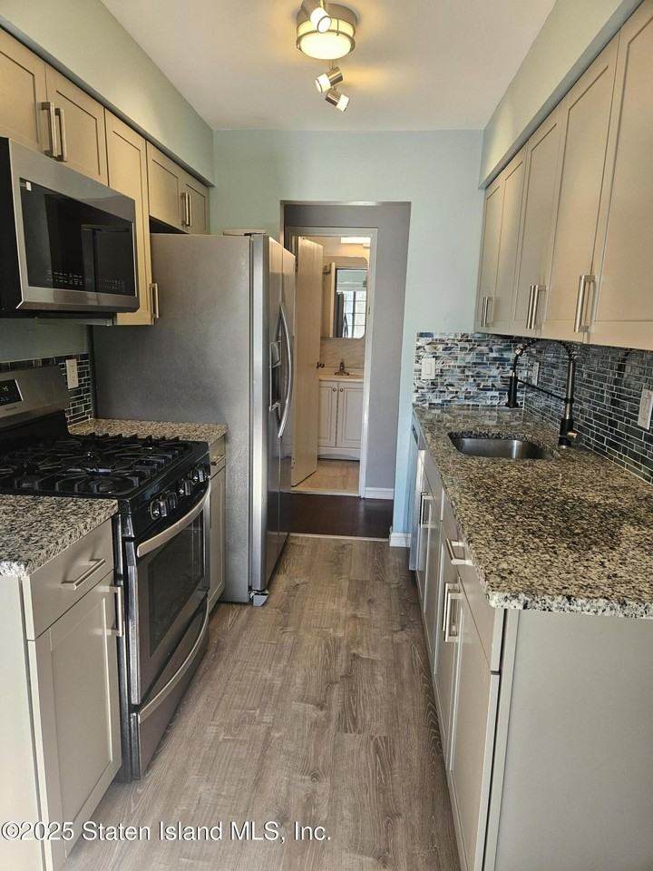 50 Donna Ct Apt 7 #7 - Photo 3 of 12