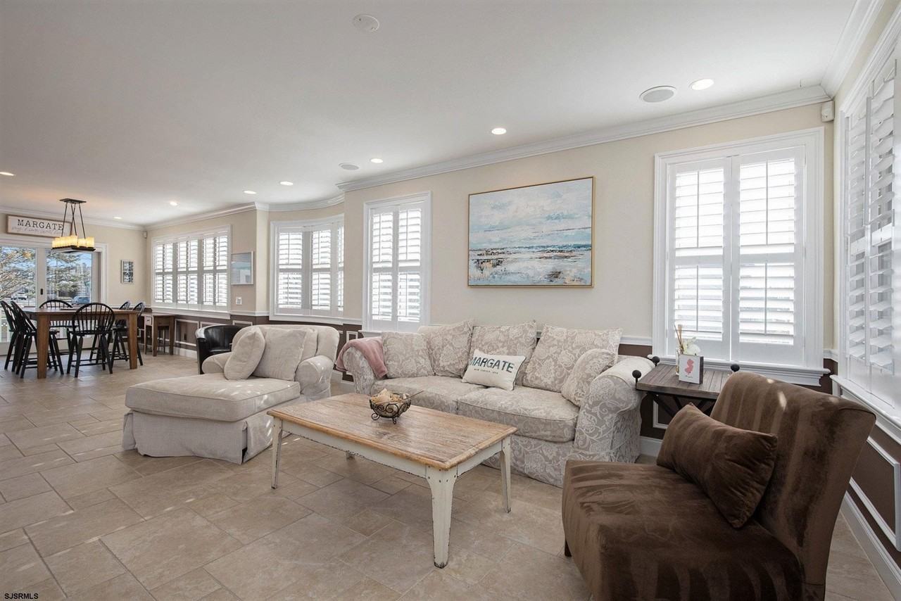 7611 Ventnor Ave - Photo 7 of 49