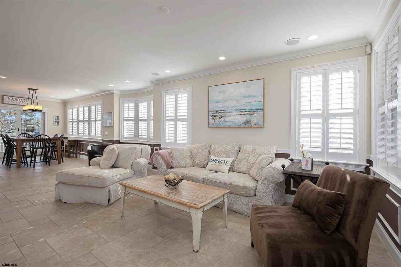 7611 Ventnor Ave - Photo 7 of 48