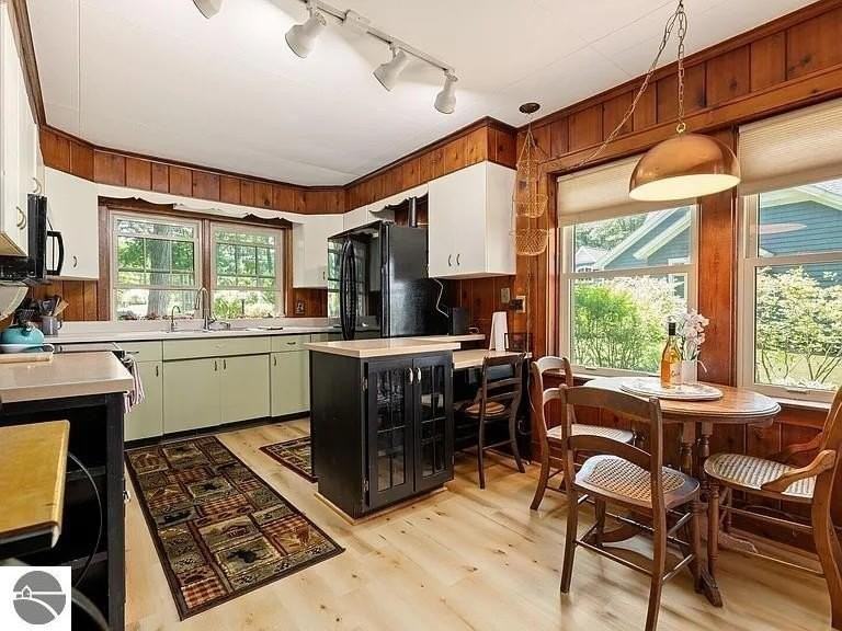 843 N South Long Lake Rd - Photo 5 of 18