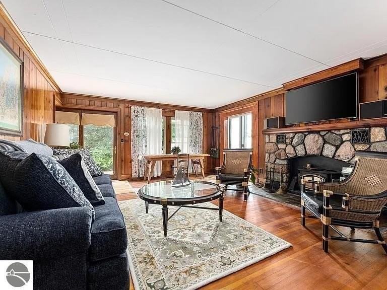 843 N South Long Lake Rd - Photo 6 of 18