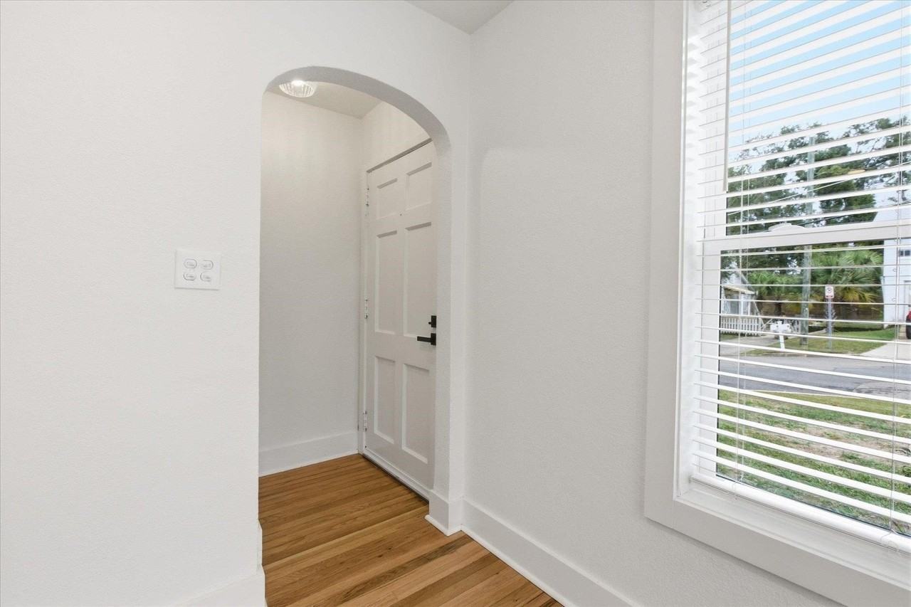 421 E Jennings St - Photo 6 of 39