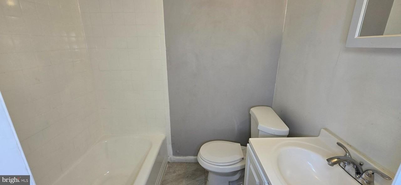 1702 Gales St Ne Apt 3 #3 - Photo 5 of 13
